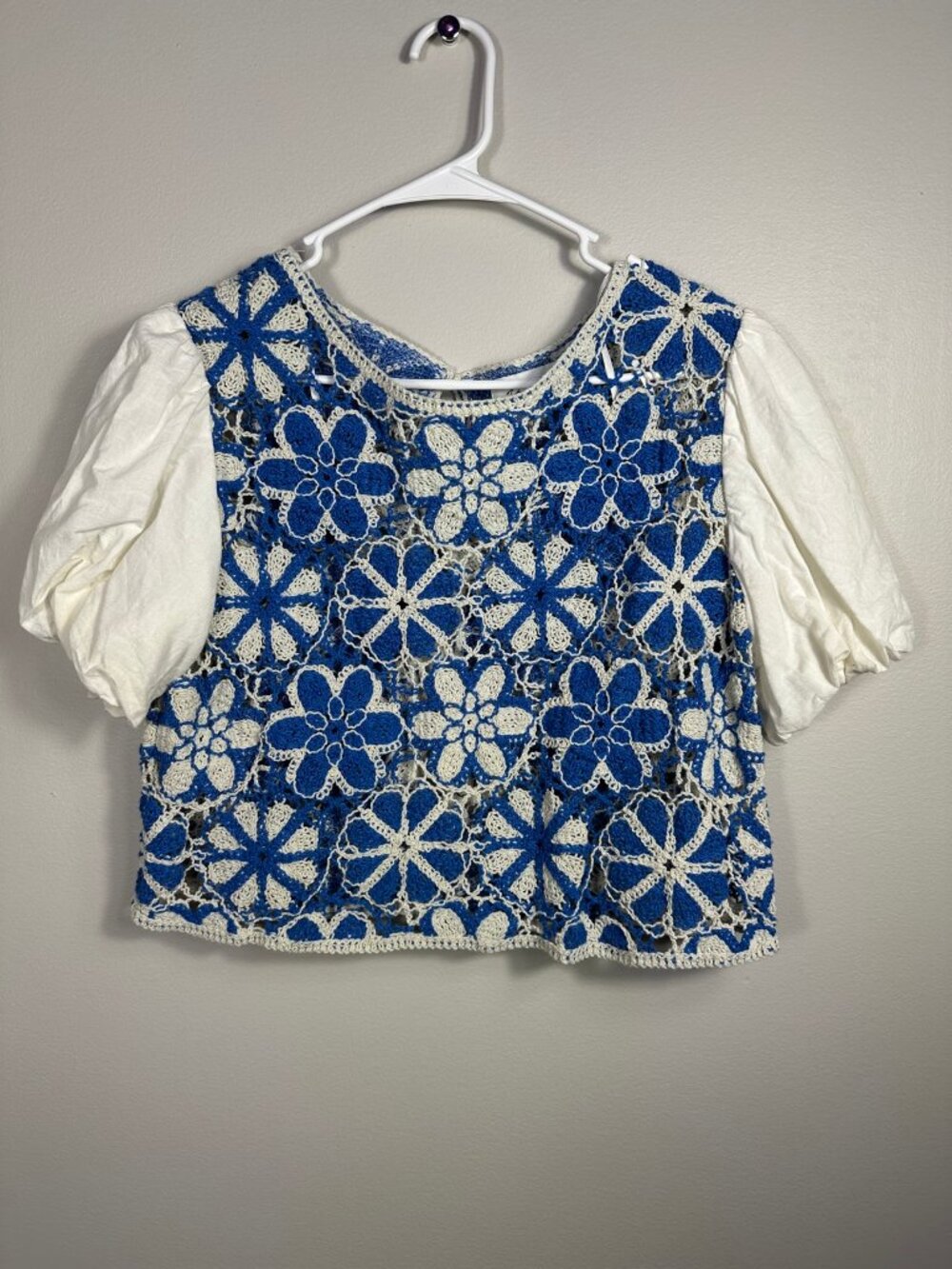 B. Right Crochet Top Blue White Floral Puff Sleeve L
